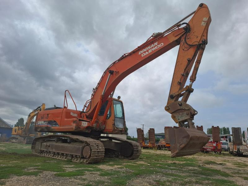Doosan SOLAR 255LC-V - Верижен багер: снимка 2 Doosan SOLAR 255LC-V - Верижен багер: снимка 2