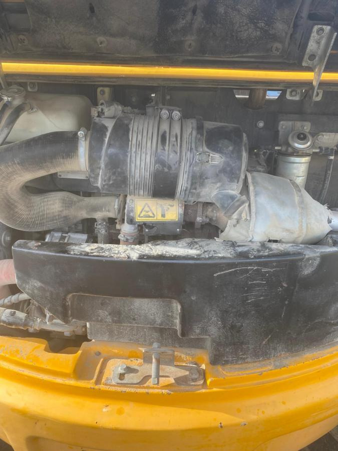 Мини багер Jcb 85Z-1: снимка 15