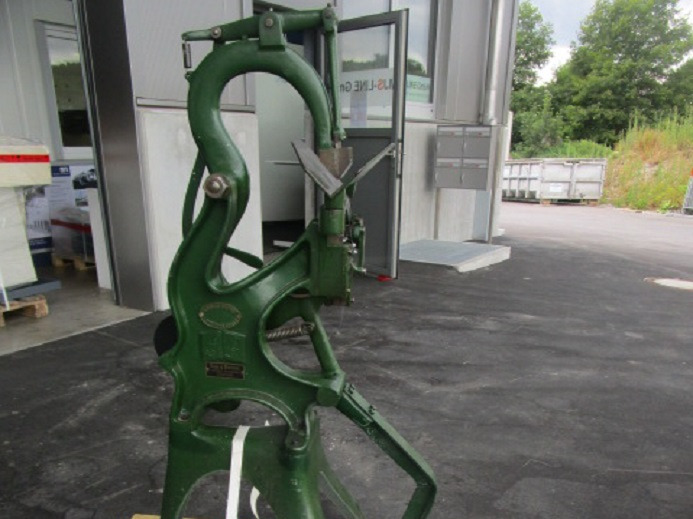 DRAHTHEFTMASCHINE GEBRÜDER BREHMER - Печатарско оборудване: снимка 2 DRAHTHEFTMASCHINE GEBRÜDER BREHMER - Печатарско оборудване: снимка 2