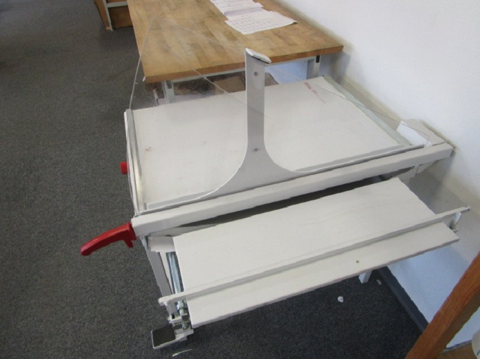 HEBELSCHNEIDER IDEAL 1080 - Машина за рязане на хартия: снимка 2 HEBELSCHNEIDER IDEAL 1080 - Машина за рязане на хартия: снимка 2