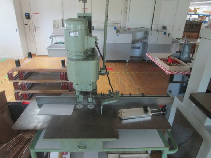 ZWEISPINDELBOHRMASCHINE HANG 136 D - Печатарско оборудване: снимка 1 ZWEISPINDELBOHRMASCHINE HANG 136 D - Печатарско оборудване: снимка 1