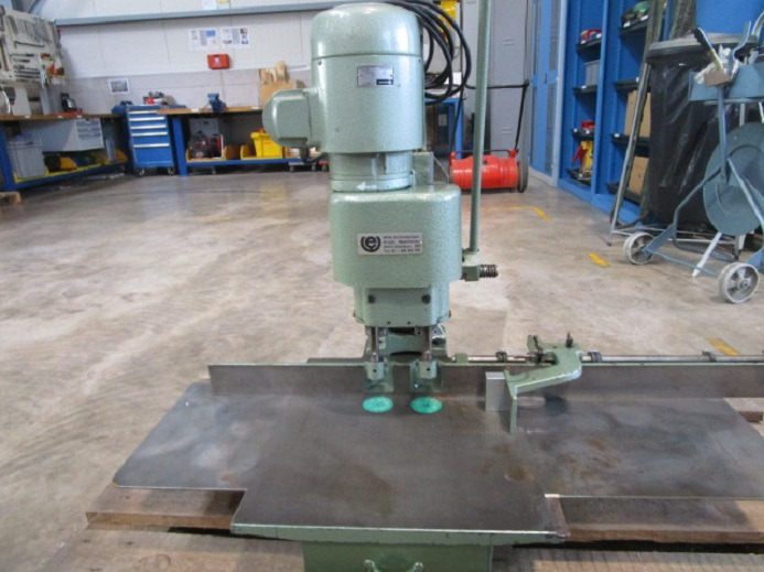 ZWEISPINDELBOHRMASCHINE HANG 136 D - Печатарско оборудване: снимка 2 ZWEISPINDELBOHRMASCHINE HANG 136 D - Печатарско оборудване: снимка 2