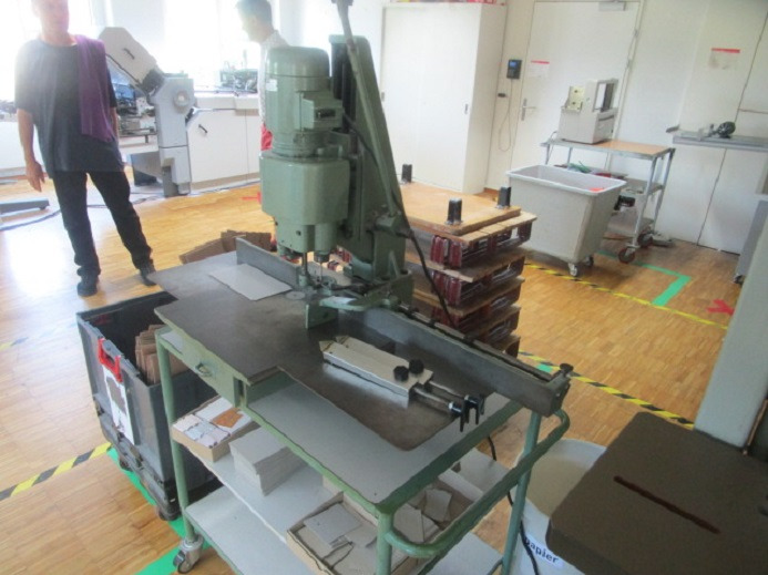 ZWEISPINDELBOHRMASCHINE HANG 136 D - Печатарско оборудване: снимка 4 ZWEISPINDELBOHRMASCHINE HANG 136 D - Печатарско оборудване: снимка 4