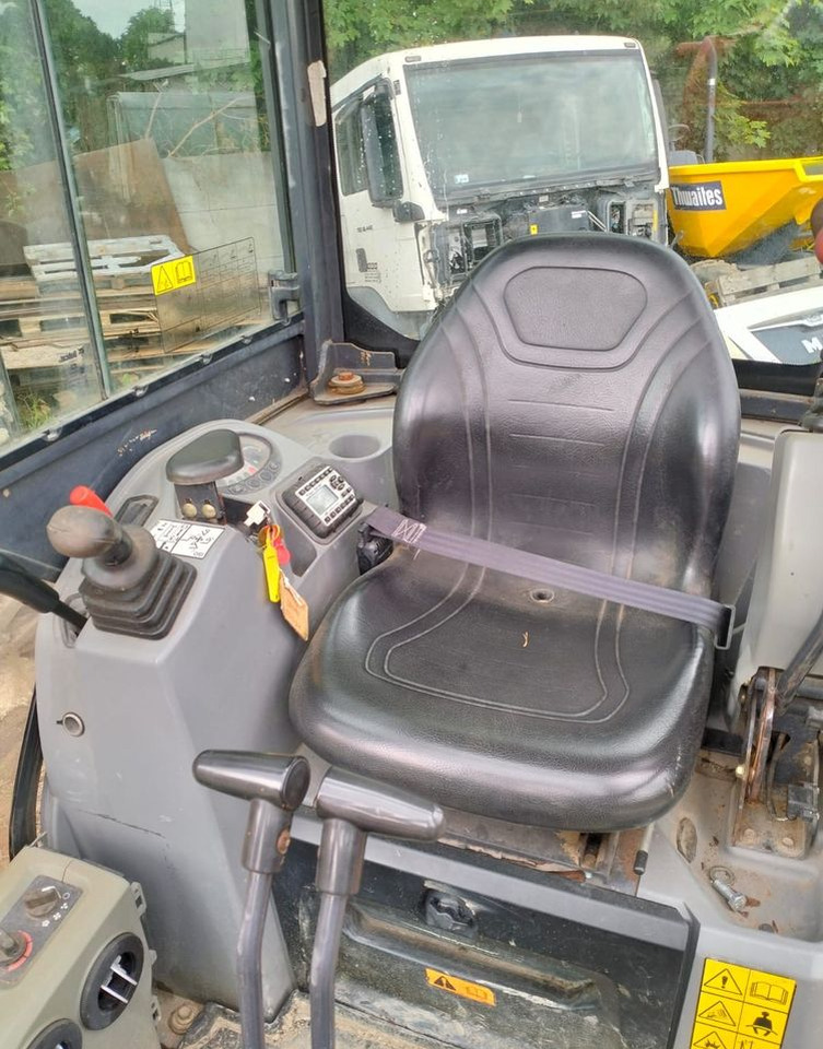 Doosan DX19 - Верижен багер: снимка 4 Doosan DX19 - Верижен багер: снимка 4