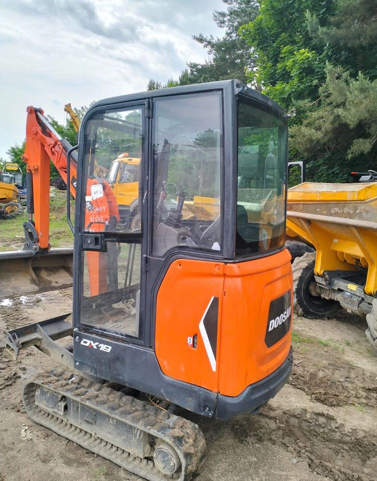 Doosan DX19 - Верижен багер: снимка 3 Doosan DX19 - Верижен багер: снимка 3