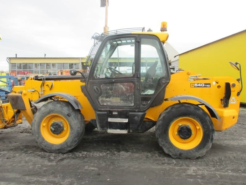 Телескопичен товарач JCB 540-140: снимка 6