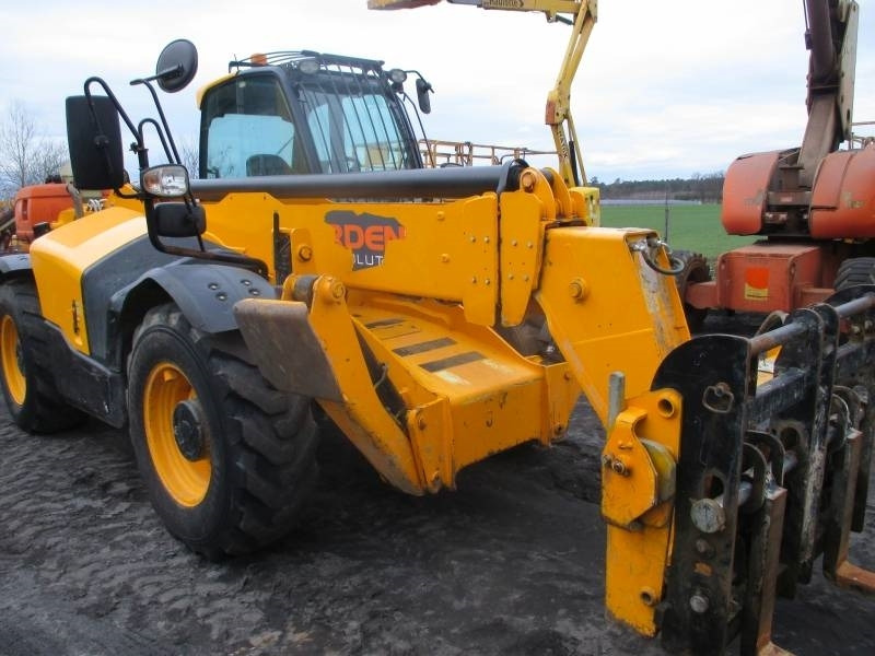 Телескопичен товарач JCB 540-140: снимка 9