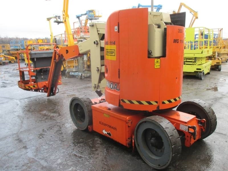 JLG E 300 AJ - Артикулираща платформа: снимка 4 JLG E 300 AJ - Артикулираща платформа: снимка 4