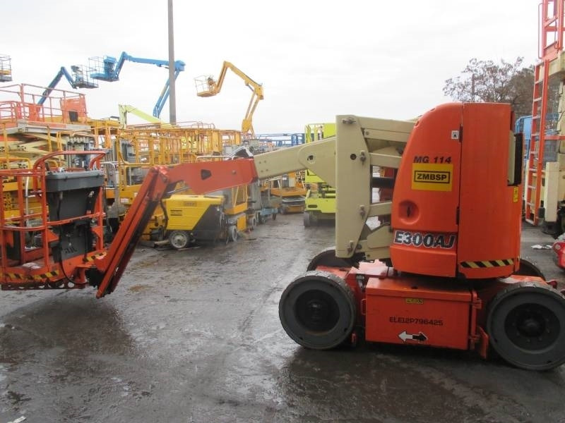 JLG E 300 AJ - Артикулираща платформа: снимка 5 JLG E 300 AJ - Артикулираща платформа: снимка 5
