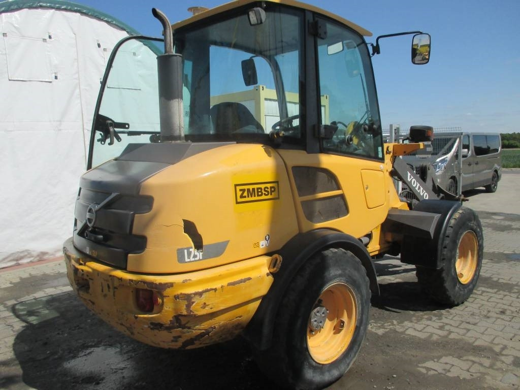 Volvo L 25 F - Колесен товарач: снимка 2 Volvo L 25 F - Колесен товарач: снимка 2
