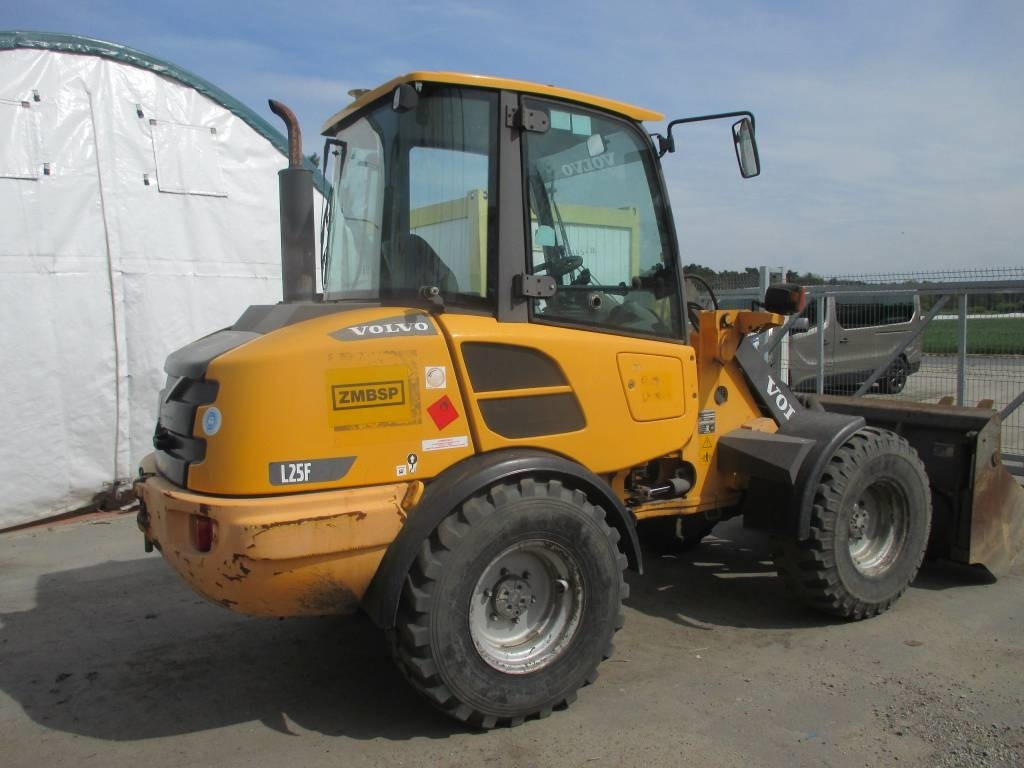 Volvo L 25 F - Колесен товарач: снимка 2 Volvo L 25 F - Колесен товарач: снимка 2
