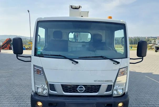 Nissan NT 400 CABSTAR podnośnik koszowy ISOLI PNT 210 JD4 - Автовишка: снимка 4 Nissan NT 400 CABSTAR podnośnik koszowy ISOLI PNT 210 JD4 - Автовишка: снимка 4