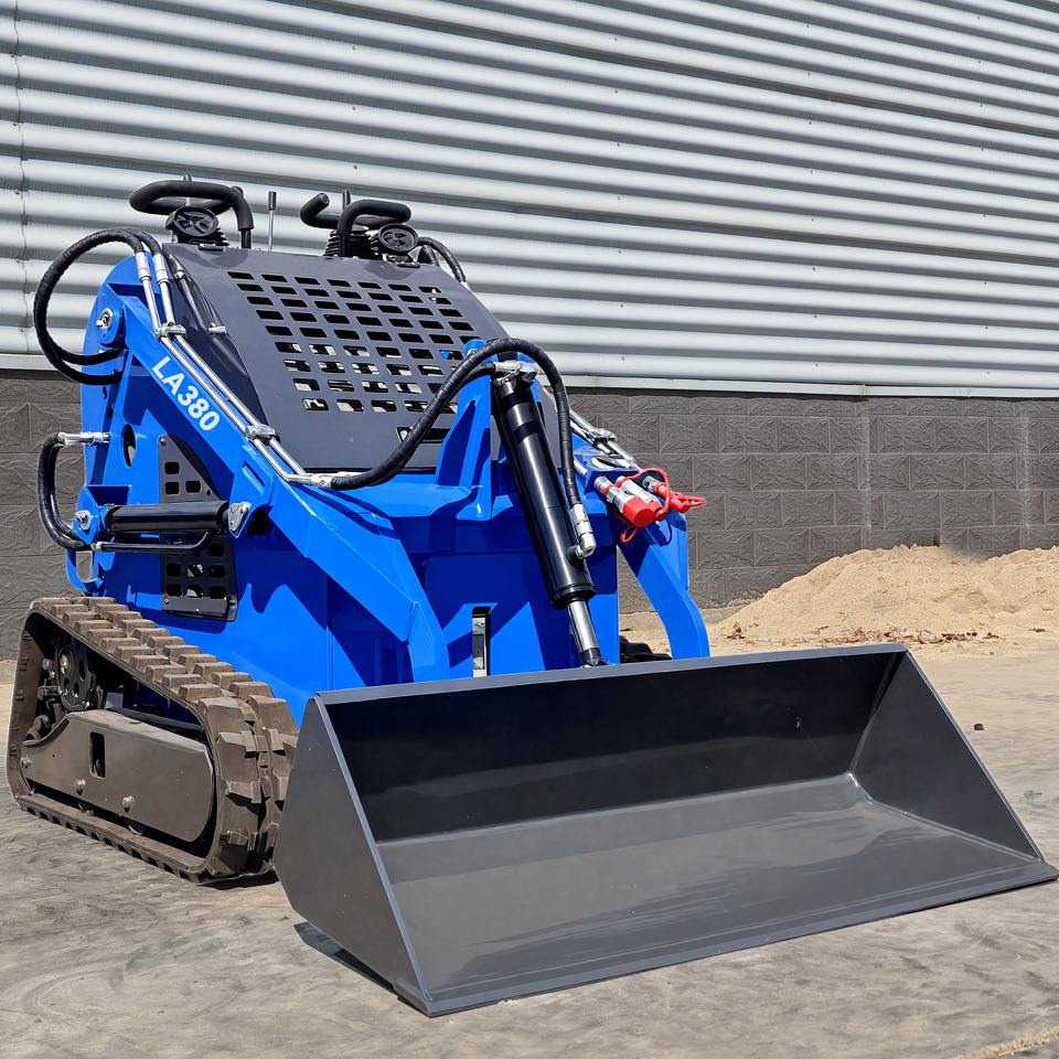 LEZUM LA380 Mini Skid Steer Loader Compact Track Diesel Cheap Mini Skid Steer Loader For Sale With Mini Skid Steer Attachments 4 In 1 Bucket - Мини челен товарач: снимка 3 LEZUM LA380 Mini Skid Steer Loader Compact Track Diesel Cheap Mini Skid Steer Loader For Sale With Mini Skid Steer Attachments 4 In 1 Bucket - Мини челен товарач: снимка 3