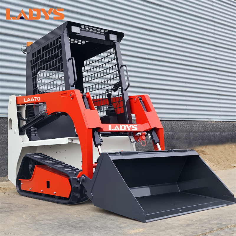 LADYS LA670 Mini Small Skid Steer Loader Compact Track Diesel Mini Skid Steer Loader For Sale With Small Mini Skid Steer Attachments 4 In 1 Bucket - Мини челен товарач: снимка 2 LADYS LA670 Mini Small Skid Steer Loader Compact Track Diesel Mini Skid Steer Loader For Sale With Small Mini Skid Steer Attachments 4 In 1 Bucket - Мини челен товарач: снимка 2