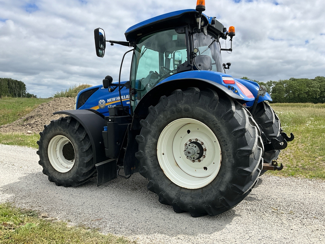 NEW HOLLAND T7 245 - Трактор: снимка 2 NEW HOLLAND T7 245 - Трактор: снимка 2