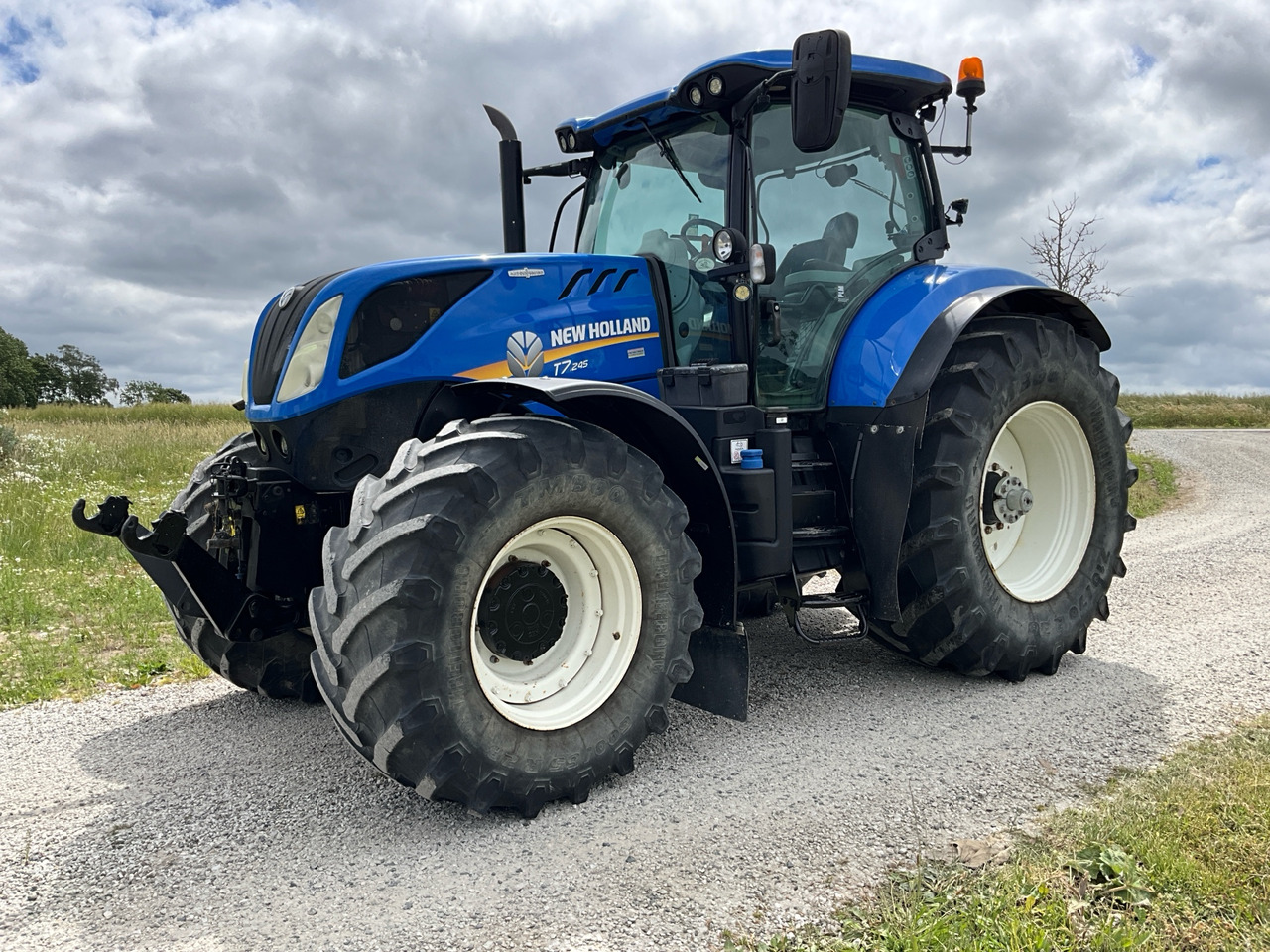 NEW HOLLAND T7 245 - Трактор: снимка 1 NEW HOLLAND T7 245 - Трактор: снимка 1