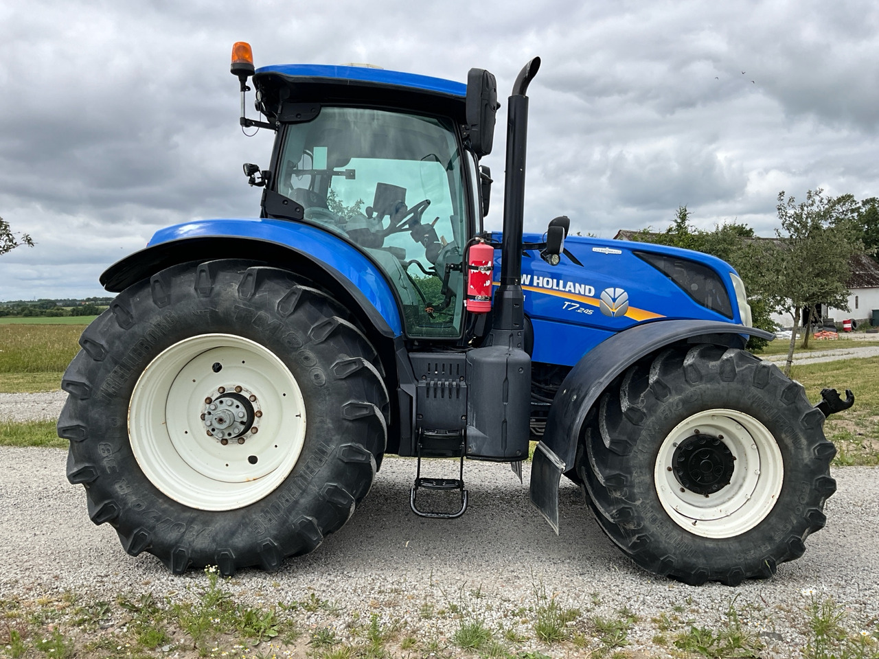 NEW HOLLAND T7 245 - Трактор: снимка 4 NEW HOLLAND T7 245 - Трактор: снимка 4