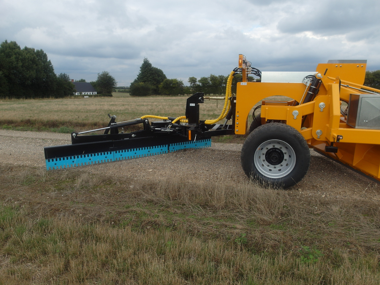 GST 2550 Gravel road tractor Grader - Грейдер: снимка 4 GST 2550 Gravel road tractor Grader - Грейдер: снимка 4