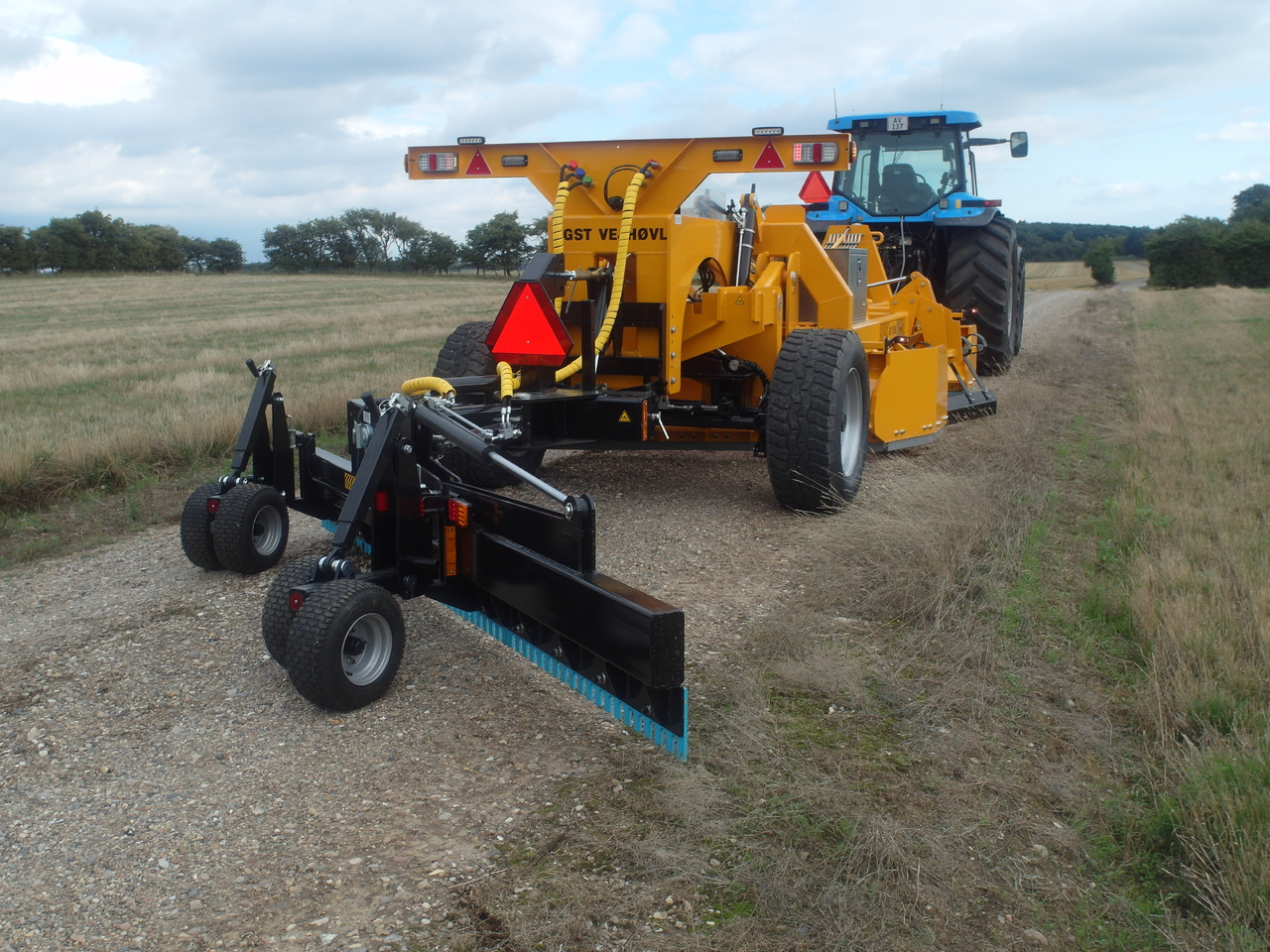 GST 2550 Gravel road tractor Grader - Грейдер: снимка 3 GST 2550 Gravel road tractor Grader - Грейдер: снимка 3