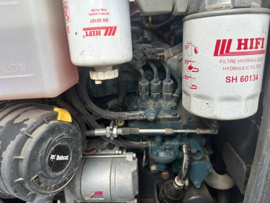 Мини багер Bobcat E08 à 10900 € HT: снимка 10