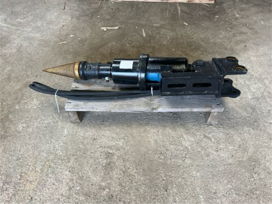 Fendeuse à bois pour minipelle - Цепачка за дърва: снимка 2 Fendeuse à bois pour minipelle - Цепачка за дърва: снимка 2