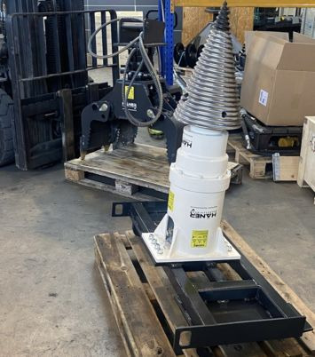 Fendeuse a bois pour pelle de 6T à 12T - Цепачка за дърва: снимка 2 Fendeuse a bois pour pelle de 6T à 12T - Цепачка за дърва: снимка 2