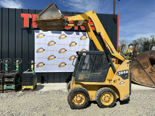 Gehl 3840 - Мини челен товарач: снимка 4 Gehl 3840 - Мини челен товарач: снимка 4