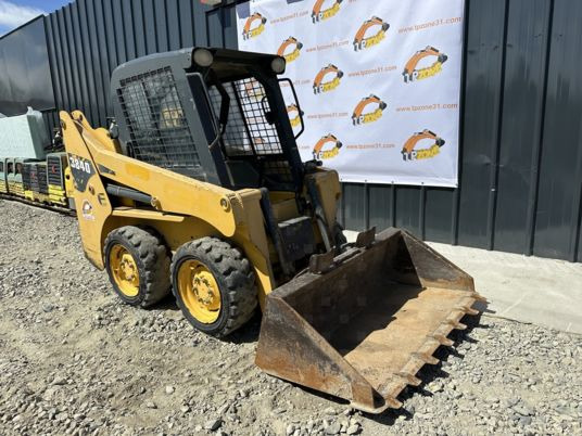 Gehl 3840 - Мини челен товарач: снимка 3 Gehl 3840 - Мини челен товарач: снимка 3