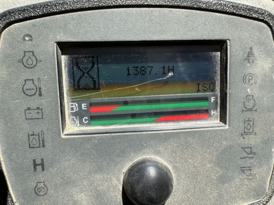 Мини верижен товарач Gehl RT210 à 39900 € HT: снимка 9 Мини верижен товарач Gehl RT210 à 39900 € HT: снимка 9