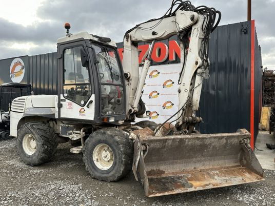 Mecalac 12MSX à 32500 € HT - Колесен багер: снимка 1 Mecalac 12MSX à 32500 € HT - Колесен багер: снимка 1