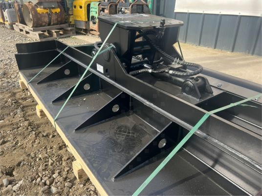 Lame de nivellement tilt pour pelle 6T à 14T - Прикачен инвентар за Строителна техника: снимка 5 Lame de nivellement tilt pour pelle 6T à 14T - Прикачен инвентар за Строителна техника: снимка 5