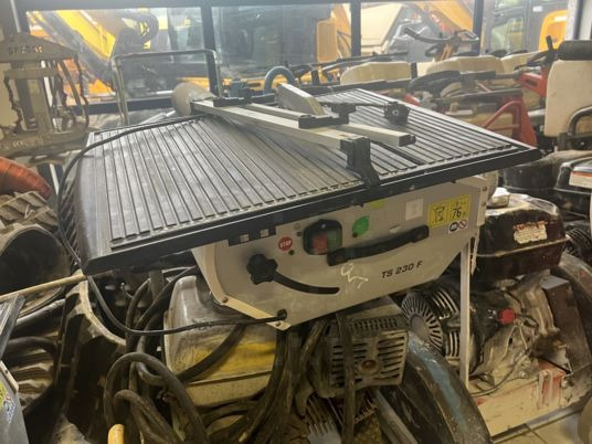 SCIE DE CARRELAGE HUSQVARNA TS230F - Инструмент/ Оборудване: снимка 2 SCIE DE CARRELAGE HUSQVARNA TS230F - Инструмент/ Оборудване: снимка 2