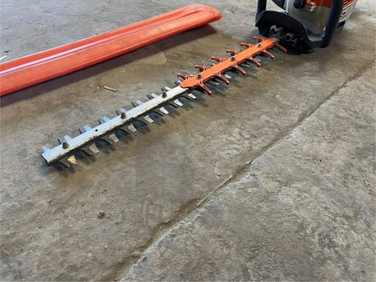 Taille haies thermique STIHL HS 82 R - Градинска техника: снимка 5 Taille haies thermique STIHL HS 82 R - Градинска техника: снимка 5