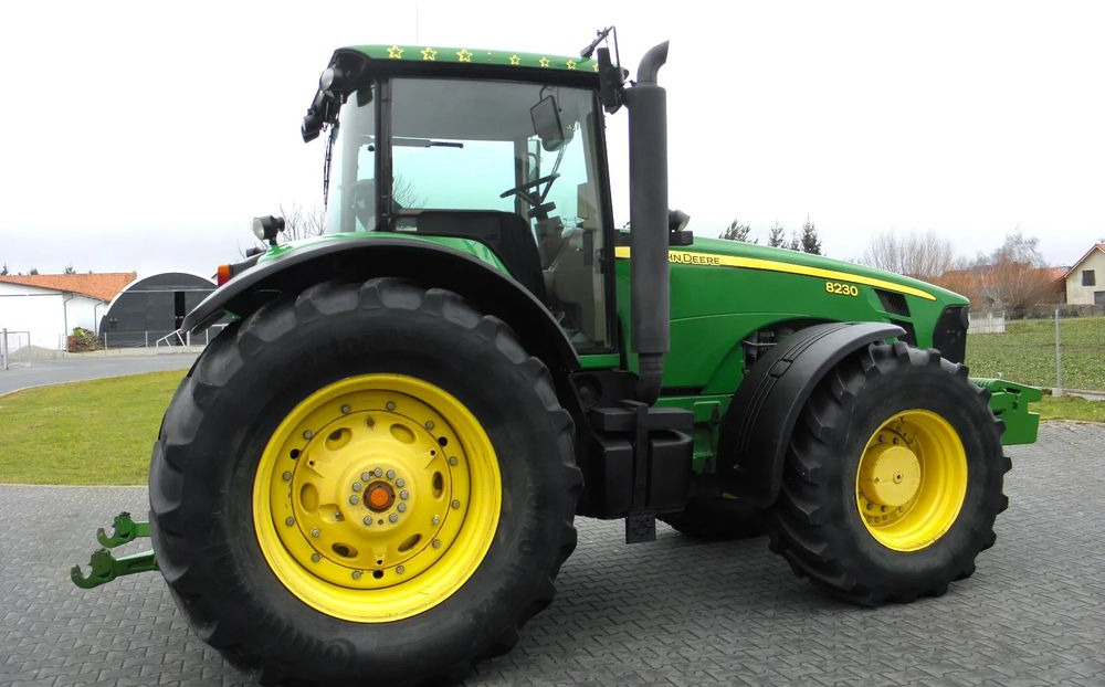 Трактор John Deere 8230 2009 Rok POWERSHIFT, Nie Malowany, Stan Bardzo Dobry: снимка 11