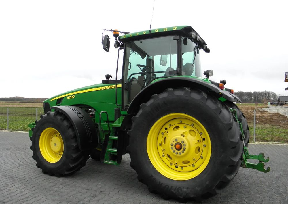 Трактор John Deere 8230 2009 Rok POWERSHIFT, Nie Malowany, Stan Bardzo Dobry: снимка 13