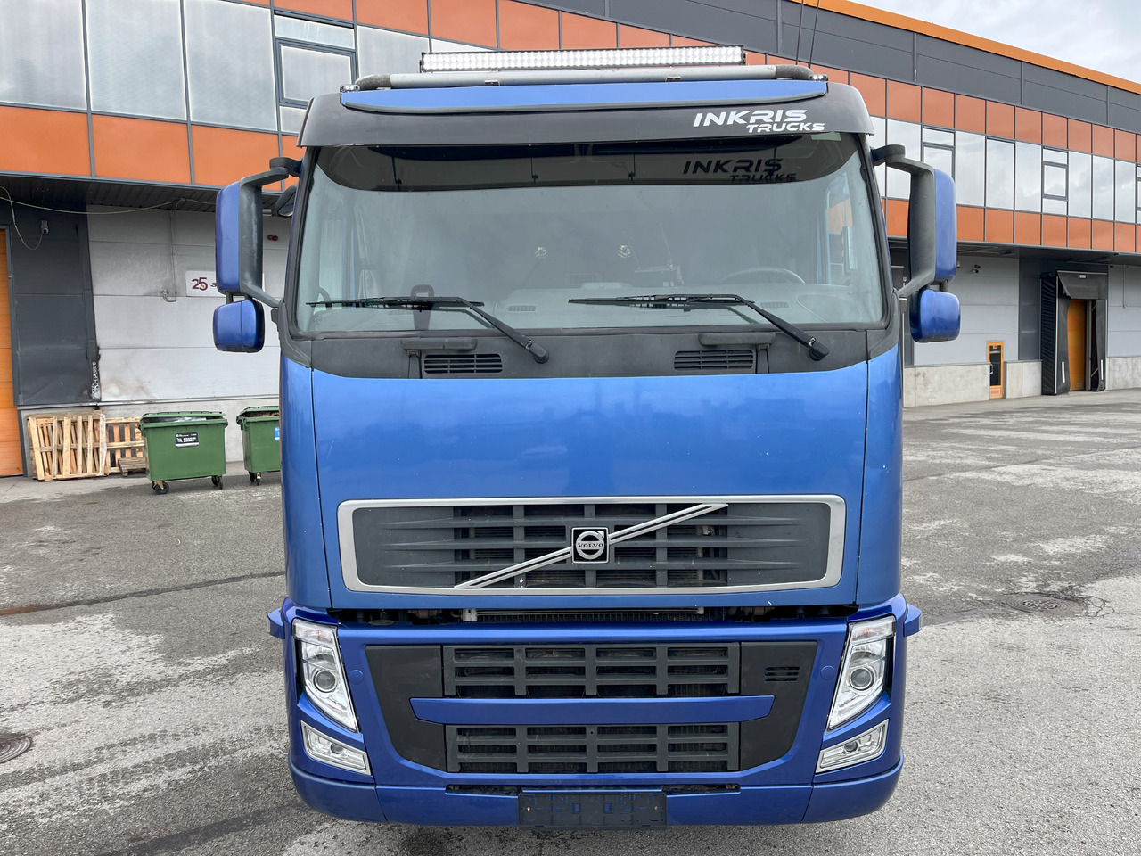 Volvo FH12 6x2 + CRANE HIAB XS 422 E6 - Камион с кран: снимка 3 Volvo FH12 6x2 + CRANE HIAB XS 422 E6 - Камион с кран: снимка 3