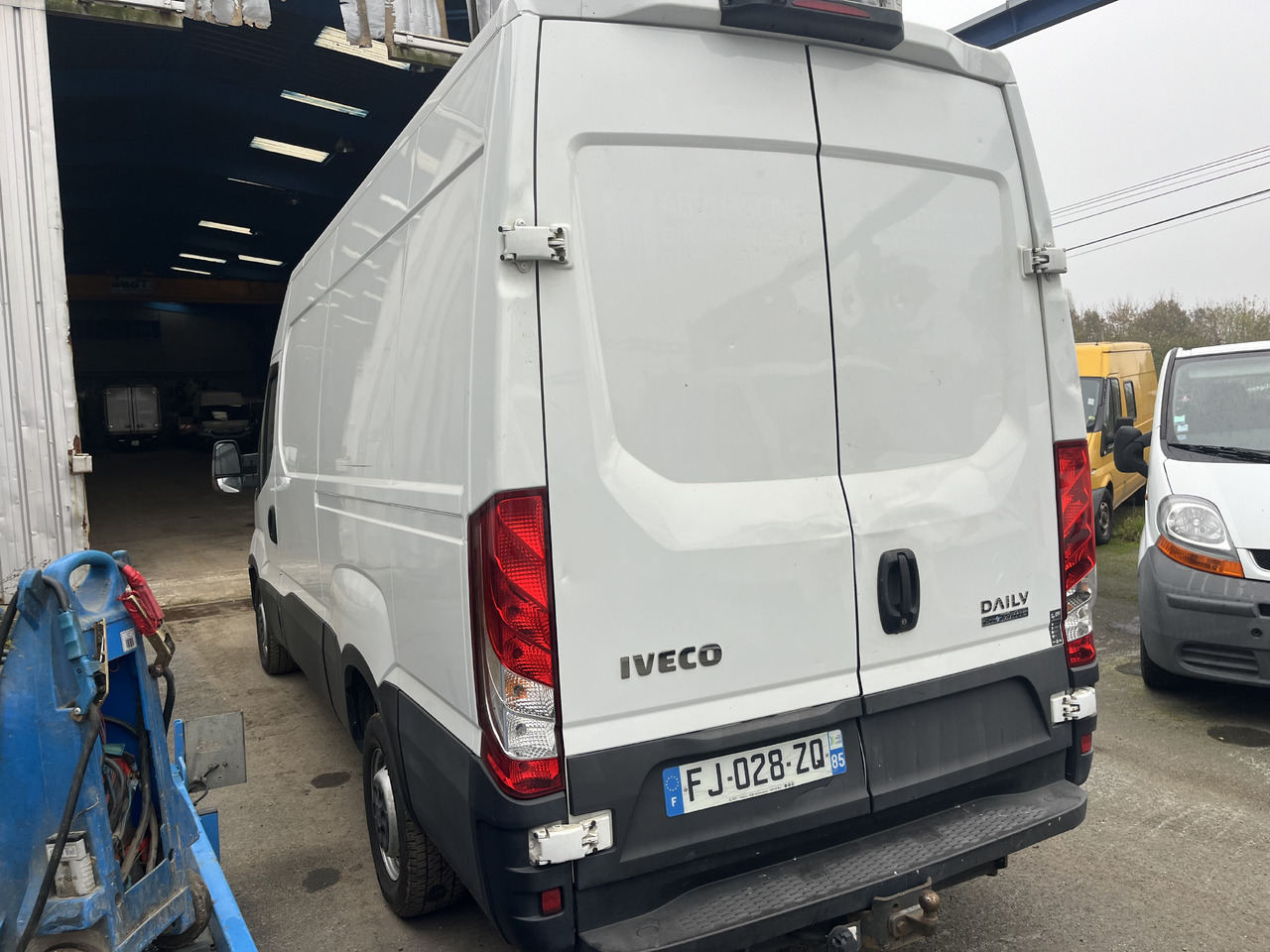 Iveco 35-180 35s18 11M3 - Товарен бус: снимка 3 Iveco 35-180 35s18 11M3 - Товарен бус: снимка 3