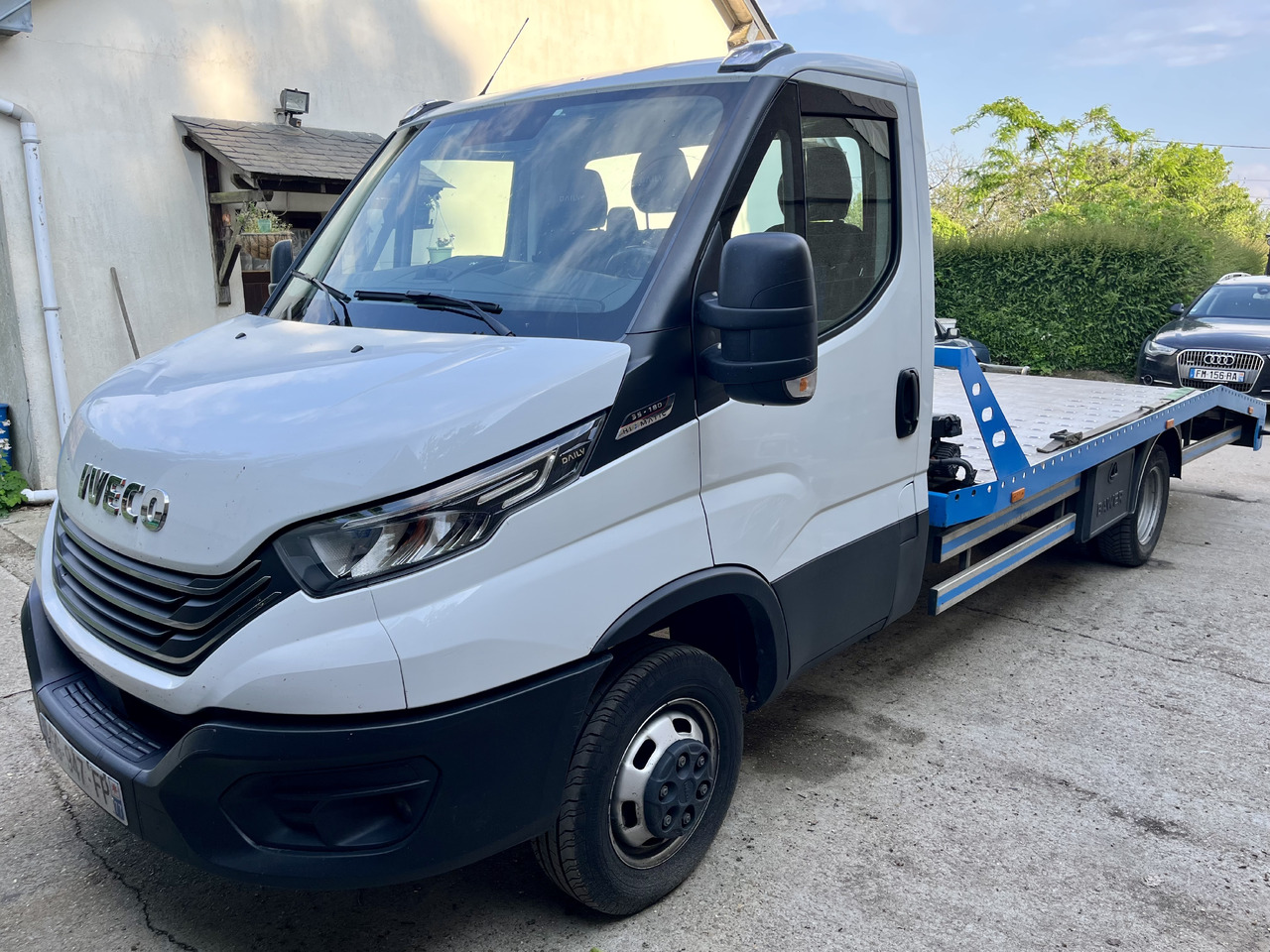 Iveco Daily 35-180 plateau dépannage dépanneuse porte voiture - Бордови бус: снимка 1 Iveco Daily 35-180 plateau dépannage dépanneuse porte voiture - Бордови бус: снимка 1