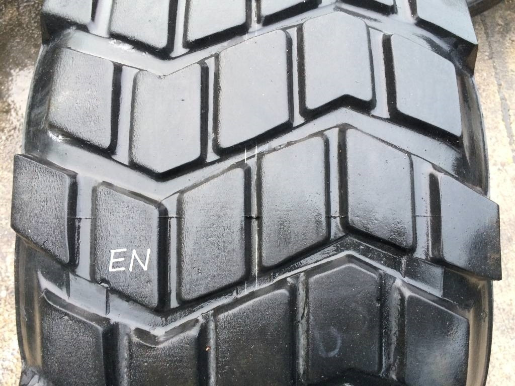 Michelin 525/65R20.5 XS - USED EN 80% - Гума за Селскостопанска техника: снимка 3 Michelin 525/65R20.5 XS - USED EN 80% - Гума за Селскостопанска техника: снимка 3