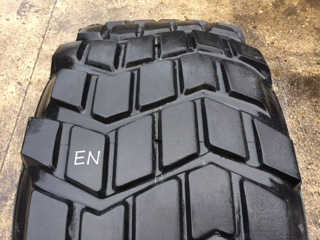 Michelin 525/65R20.5 XS - USED EN 80% - Гума за Селскостопанска техника: снимка 2 Michelin 525/65R20.5 XS - USED EN 80% - Гума за Селскостопанска техника: снимка 2