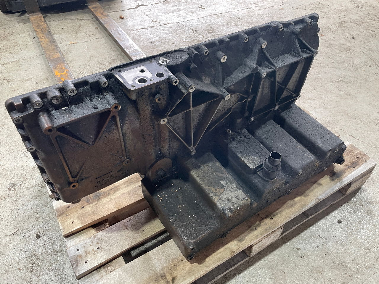 MAN Ölwanne MAN Motor D2066 D 2066HLA EEV Euro 6 LUH 52 LUH 50 - Маслена вана за Автобус: снимка 3 MAN Ölwanne MAN Motor D2066 D 2066HLA EEV Euro 6 LUH 52 LUH 50 - Маслена вана за Автобус: снимка 3