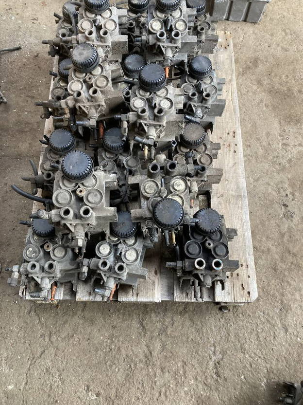 Wabco Wabco Achsmodulator Mercedes Citaro 4801030110 Modulator Actros EBS 480103 - Резервни части за Автобус: снимка 1 Wabco Wabco Achsmodulator Mercedes Citaro 4801030110 Modulator Actros EBS 480103 - Резервни части за Автобус: снимка 1
