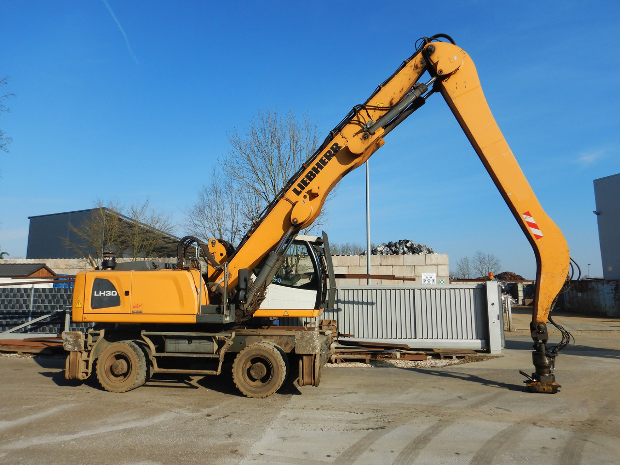 LIEBHERR LH 30 Industry - Багер за манипулиране на материали: снимка 2 LIEBHERR LH 30 Industry - Багер за манипулиране на материали: снимка 2