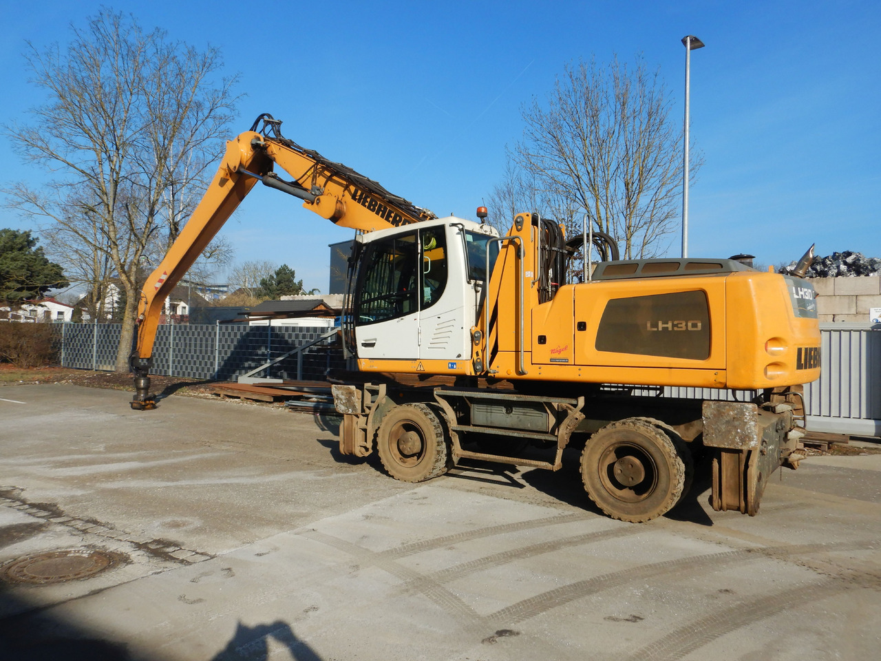 LIEBHERR LH 30 Industry - Багер за манипулиране на материали: снимка 1 LIEBHERR LH 30 Industry - Багер за манипулиране на материали: снимка 1