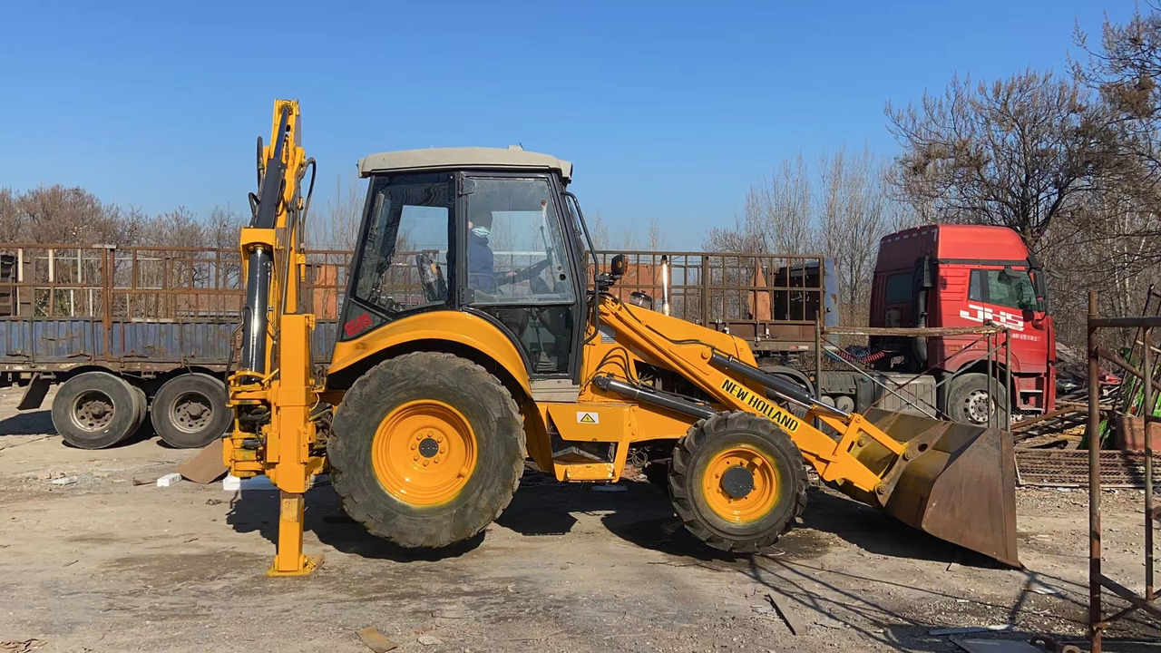 NEW HOLLAND LB95 - Багер-товарач: снимка 2 NEW HOLLAND LB95 - Багер-товарач: снимка 2