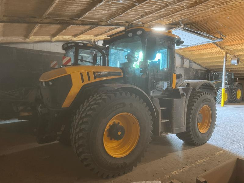 JCB FASTRAC 4220 - Трактор: снимка 1 JCB FASTRAC 4220 - Трактор: снимка 1
