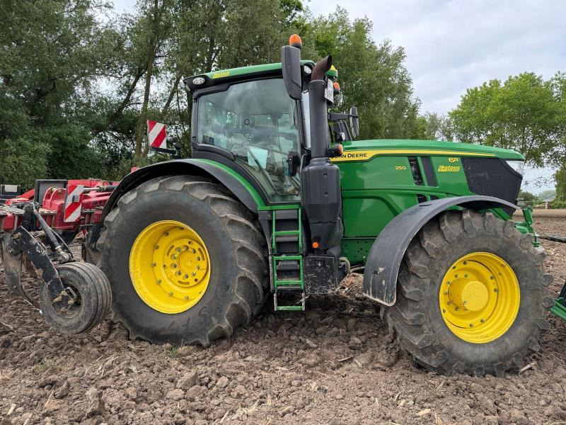 JOHN DEERE 6R250 - Трактор: снимка 1 JOHN DEERE 6R250 - Трактор: снимка 1