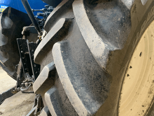 NEW-HOLLAND T7.215S - Трактор: снимка 3 NEW-HOLLAND T7.215S - Трактор: снимка 3