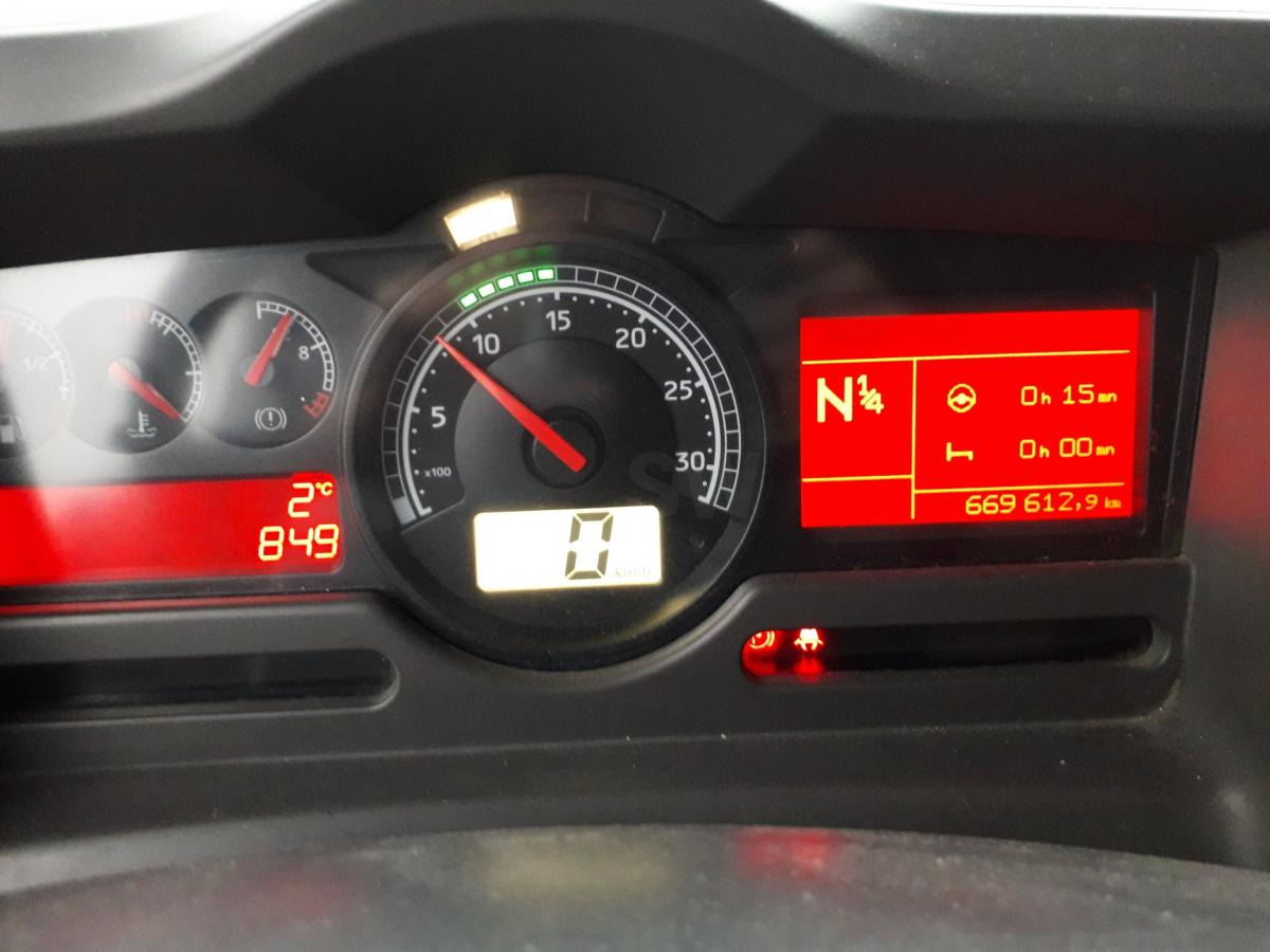 Renault Premium 440 DXI - Камион цистерна: снимка 4 Renault Premium 440 DXI - Камион цистерна: снимка 4