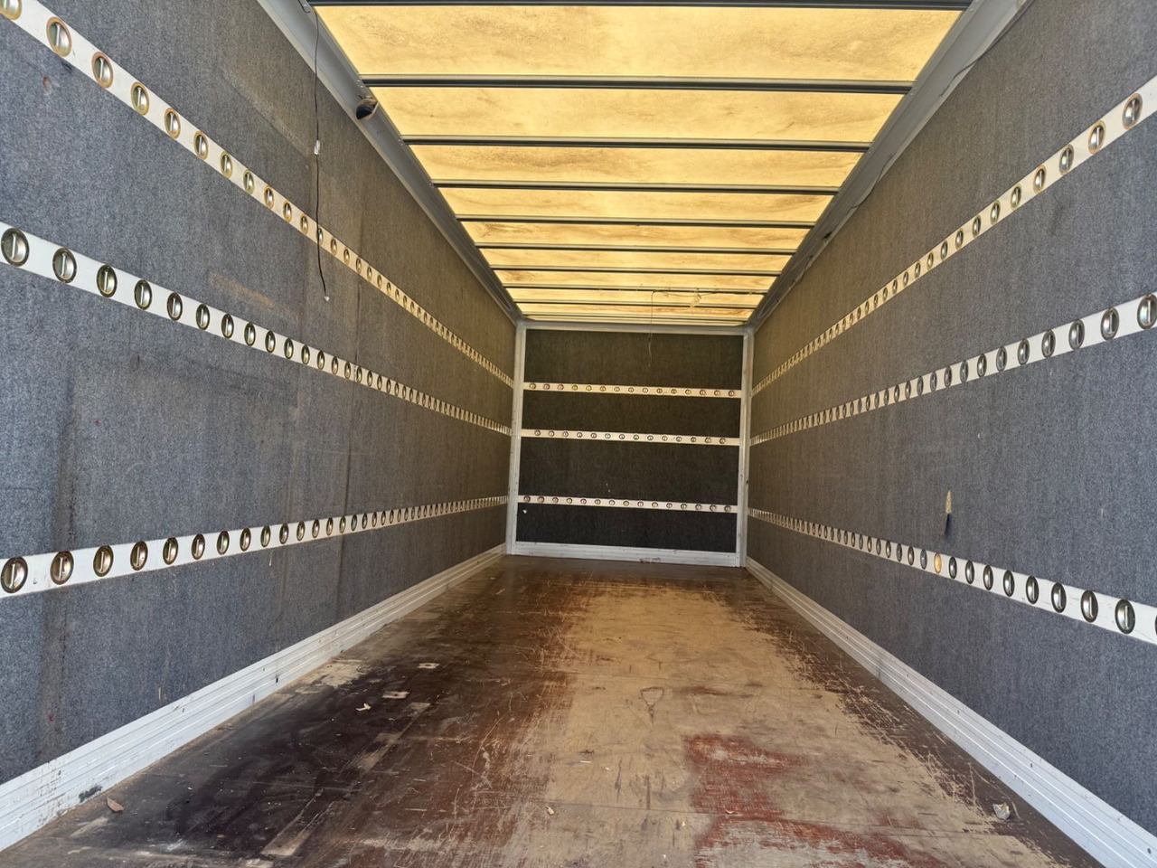 Mercedes-Benz 815 - Камион фургон: снимка 5 Mercedes-Benz 815 - Камион фургон: снимка 5